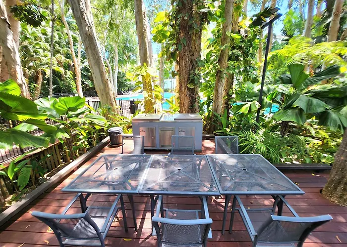 Palm Cove Beach Apartment